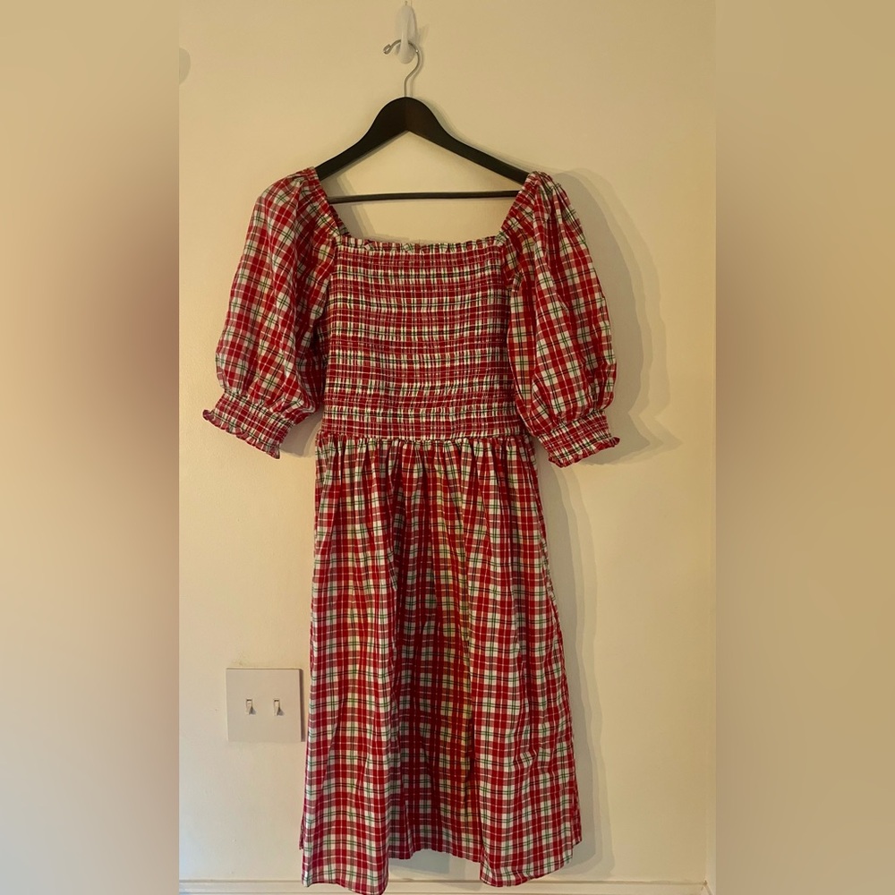 NIB/NWOT (came that way) Women’s Medium Beautiful Christmas Plaid Smocked Dress